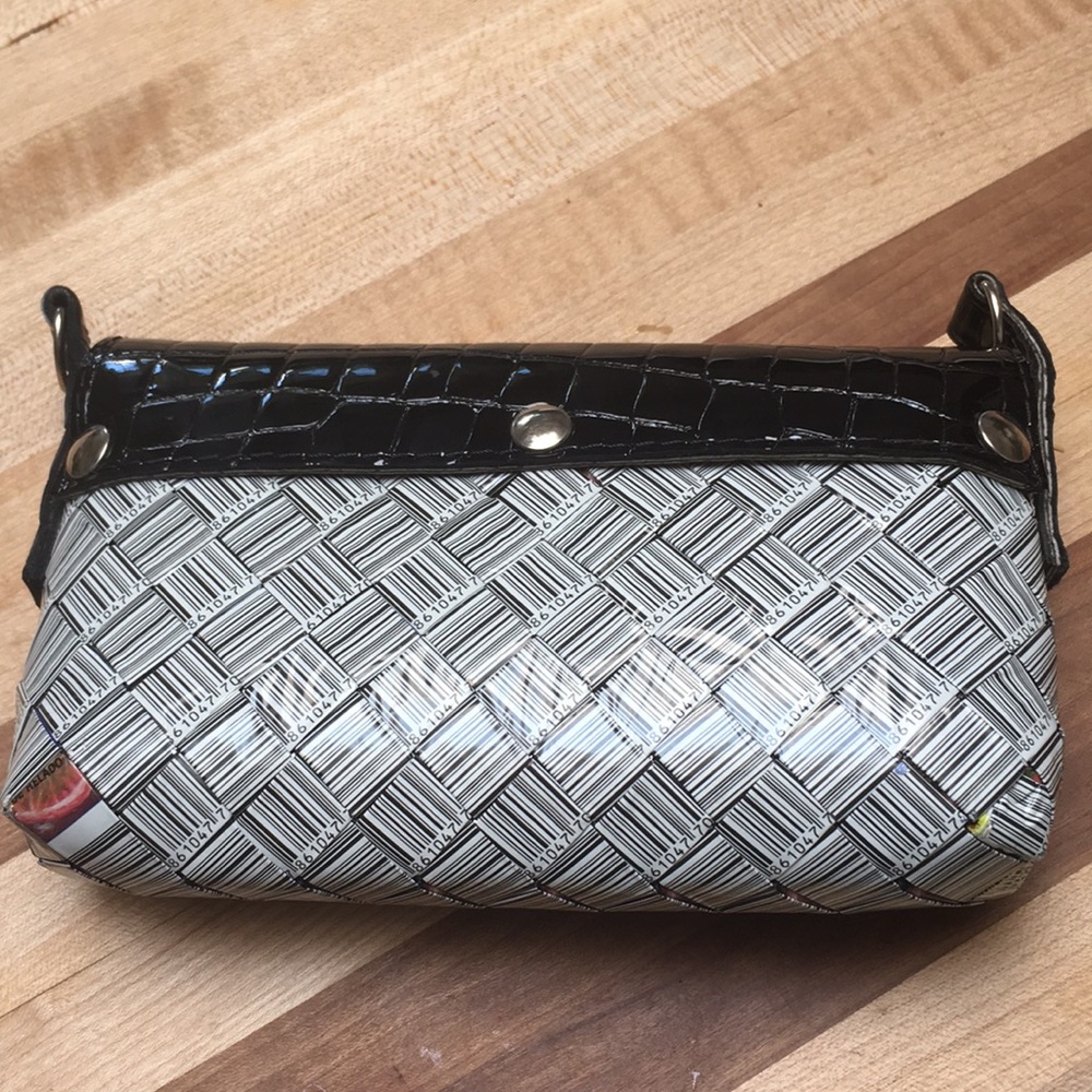 Unique barcode clutch! - Picture 5 of 5